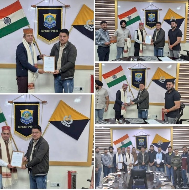 नाहन : एसपी एनएस नेगी ने निजी मोबाइल के कंपनियों के नोडल नेटवर्क अधिकारियों को सम्मानित किया....