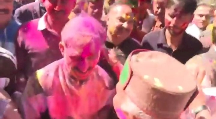 'ओक ओवर' रंगों का त्योहार होली  उत्साह और हर्षोल्लास के साथ मनाया।... मुख्यमंत्री ने व्यक्तिगत रूप से आगंतुकों से मुलाकात की..