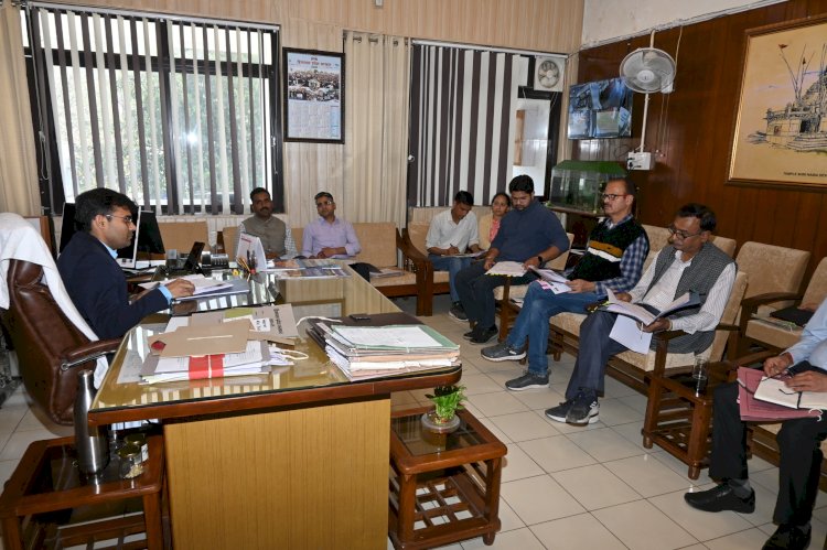 पंचायती राज एवं ग्रामीण विकास योजनाओं की प्रगति की समीक्षा, निर्धारित लक्ष्य समय पर पूरा करने के निर्देश