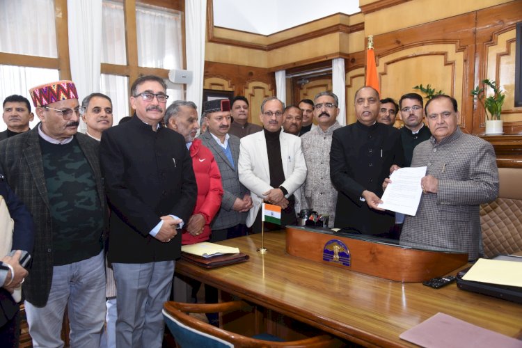 मुख्यमंत्री ने तीन साल सदन के भीतर और बाहर झूठ बोलकर ही बिताए: जयराम ठाकुर