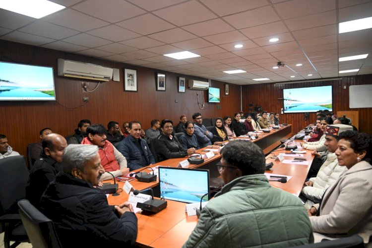 नए भर्ती हुए कृषि विकास अधिकारियों का केंद्रीय आलू अनुसंधान संस्थान शिमला के वैज्ञानिकों के साथ संवाद