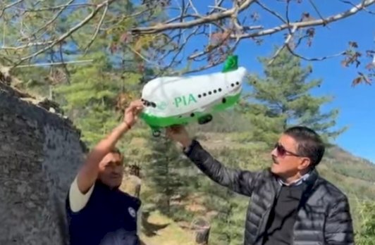 नाहन: राजगढ़ के कोठी पखोग गांव में मिला पाकिस्तानी गुब्बारा, मचा हड़कंप.. एसपी बोले जांच।जारी...