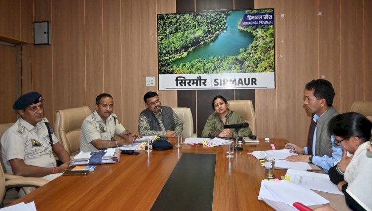 नाहन : उपायुक्त की अध्यक्षता में अल्पसंख्यक व दिव्यांग कल्याण योजनाओं की समीक्षा