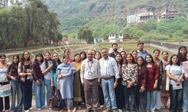 घुमारवीं काॅलेज के विद्यार्थियों ने किया मत्स्य बीज फार्म दयोली (घाघस) का शैक्षणिक भ्रमण