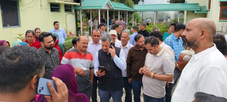 मंत्री राजेश धर्माणी ने घुमारवीं में सुनी जन समस्याएं, अधिकारियों को समयबद्ध निपटारे के दिए निर्देश