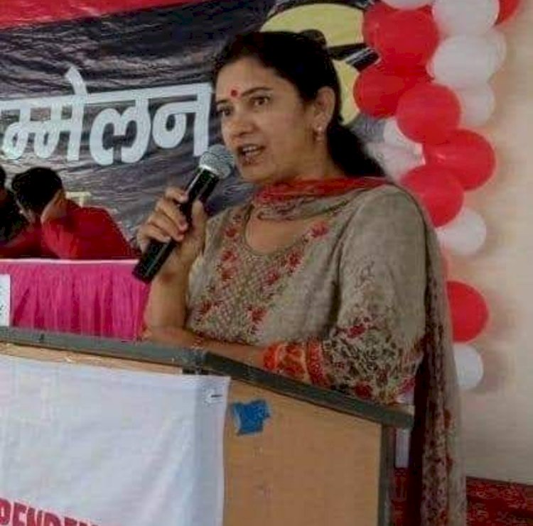 शिमला : जनवादी महिला समिति ने ओपीडी शिफ्ट करने विरोध जताया.