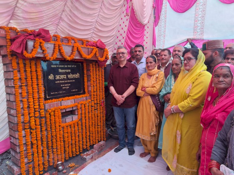 नाहन: विधायक अजय सोलंकी ने सड़क का शुभारंभ किया, एचआरटीसी बस को हरी झंडी दिखाई...