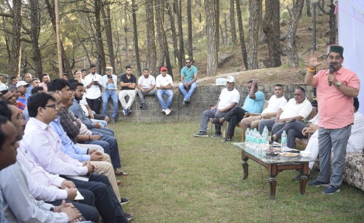 टैक्सी-ट्रक, टिप्पर एवं ऑटो आपरेटरों की समस्याओं के समाधान को सरकार प्रतिबद्ध: केवल सिंह पठानिया