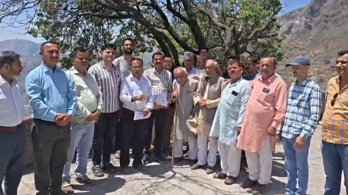 नाहन: गौ माता को राष्ट्रीय मां का दर्जा मिले, भक्तों ने अभियान के तहत ज्ञापन सौंपा..