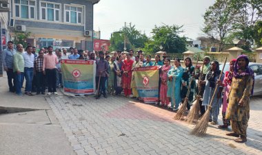 विश्व रैडक्रॉस दिवस पर नादौन में चलाया सफाई अभियान