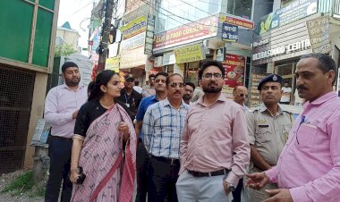 डीसी ने किया लाइब्रेरी, रैडक्रॉस लैब, मेडिकल कालेज और नशा निवारण केंद्र का निरीक्षण
