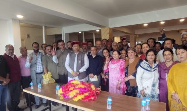 कांग्रेस की 'झूठी गारंटियों' का हिसाब करेगा ठियोग :नगर परिषद में खिलेगा कमल-प्रोफेसर  सिकंदर कुमार
