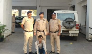 नाहन: मोगीनन्द नशा तस्कर धरा, 90 नशीले कैप्सूल पकड़े.