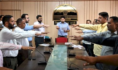 उपायुक्त अपूर्व देवगन ने अधिकारियों व कर्मचारियों को दिलाई आतंकवाद विरोधी शपथ