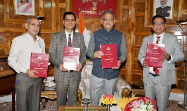 राज्यपाल कोे लोकायुक्त ने वार्षिक प्रतिवेदन प्रस्तुत किया