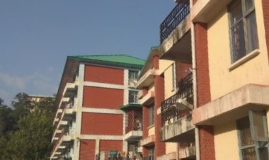 नाहन : बड़ू साहेब गर्ल हॉस्टल के वाशरूम में वीडियो बनाने का मामला, सफाई कर्मी हिरासत में, एफआईआर दर्ज..