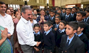 सीबीएसई स्कूल छोटा शिमला के विद्यार्थियों के साथ किया संवाद हिमाचल के सरकारी स्कूलों को बनाया जाएगा देश में सर्वश्रेष्ठ: मुख्यमंत्री