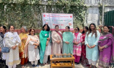 लेडी गवर्नर ने मानसिक पुनर्वास केंद्र में मरीजों को फल और मिठाइयां वितरित कीं