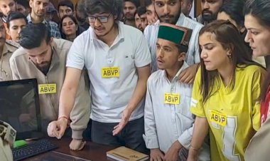 फ़ीस वृद्धि नियम वापिस लें प्रशासन. अभाविप ने किया कुल सचिव का घेराव