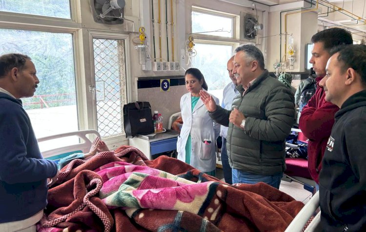 शिक्षा मंत्री ने सड़क दुर्घटना में घायल शिक्षकों का जाना कुशल-क्षेम