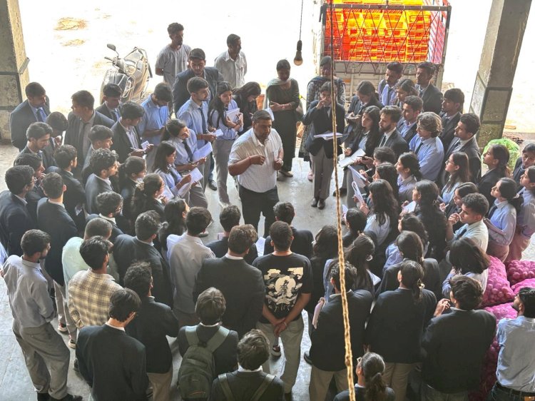 शैक्षिक भ्रमण पर छात्रों ने जानी कृषि उत्पादों के विपणन और भंडारण की प्रक्रिया