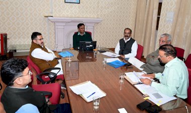 राजस्व मंत्री ने मंत्रिमंडलीय उप-समिति बैठक की अध्यक्षता की.. शिमला एवं प्रमुख शहरी क्षेत्रों में सुगम यातायात सुनिश्चित करने के दिए निर्देश