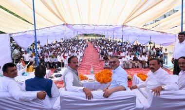 नाहन  :उद्योग मंत्री हर्षवर्धन चौहान ने नवनिर्वाचित पंचायत प्रधान व उप-प्रधानों के शपथ ग्रहण समारोह की .....जनता अपने प्रतिनिधि को बहुत विश्वास और अकांक्षाओं से चुनती है