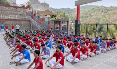 नाहन :योग अपनाएं, स्वस्थ जीवन पाएं: करियर अकादमी में अंतर्राष्ट्रीय योग दिवस समारोह