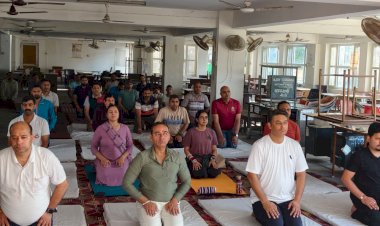 जिला एवं सत्र न्यायधीश और अन्य न्यायिक अधिकारियों ने भी किया योग