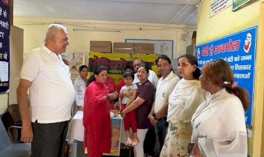 नाहन : रोटरी क्लब नाहन ने पल्स पोलियो अभियान में स्वयंसेवकों को वितरित किए फूड पैकेट