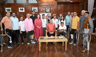 राज्यपाल ने दिव्यांगजनों को कृत्रिम अंग वितरित किए