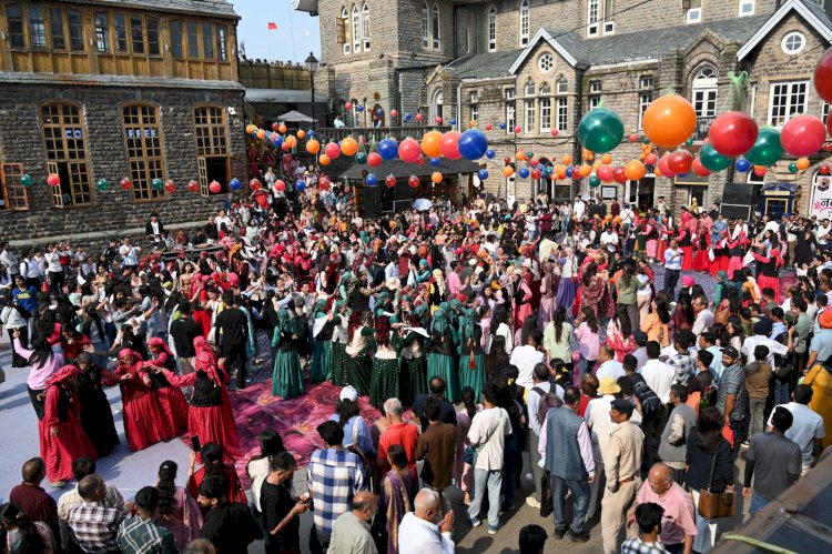 अंतर्राष्ट्रीय शिमला ग्रीष्मोत्सव के दूसरे दिन महा नाटी का हुआ भव्य आयोजन.. 320 से अधिक महिलाओं ने महानाटी के माध्यम से दिया नशामुक्ति का संदेश