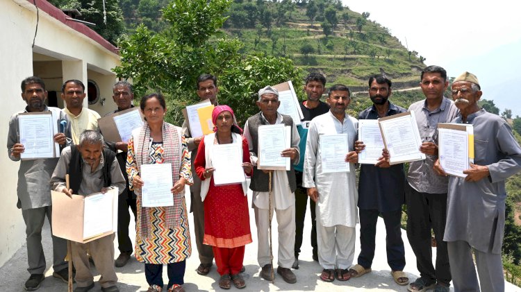 नाहन : वन अधिकार अधिनियम से बदली 28 परिवारों की जिंदगी.... प्रदेश सरकार ने भूमिहीन परिवारों को दिया सुरक्षा, सम्मान और आत्मनिर्भरता का आधार