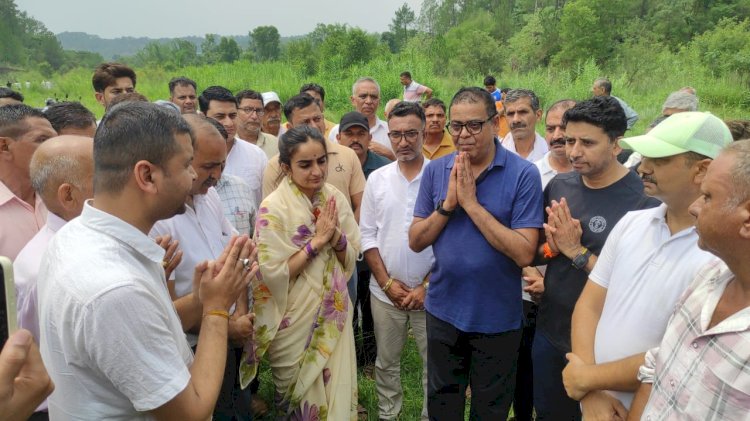 दिवंगत मर्चेंट नेवी अधिकारी आदित्य शर्मा का अंतिम संस्कार उपायुक्त गंधर्वा राठौड़, अन्य अधिकारियों और गणमान्य लोगों ने भी दी श्रद्धांजलि