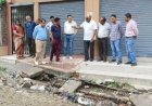 नाहन : शिकायत के बाद NH का निरीक्षण करने मौके पर पहुंचे अधिकारी, सड़कों पर सीवरेज पानी बहने से लोगो को कई सालों से समस्या,