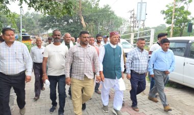 नाहन: रामपुर-भारापुर पंचायत के ग्रामीणों ने दी चेतावनी समस्याओं का समाधान नहीं हुआ तो होगा आंदोलन, बीजेपी अध्यक्ष डॉ राजीव बिंदल के नेतृत्व में सौंपा ज्ञापन..