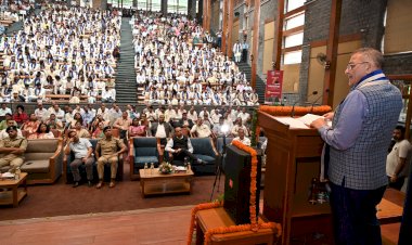 राज्यपाल ने जेयूआईटी के 7वें दीक्षांत समारोह में मेधावियों को स्वर्ण पदक प्रदान किए