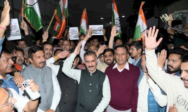नीट छात्रों पर लाठीचार्ज और राहुल-प्रियंका गांधी को हिरासत में लिए जाने के विरोध में कांग्रेस ने किया प्रदर्शन