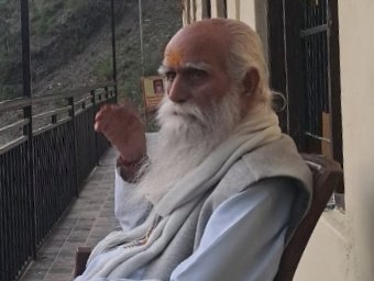 नाहन: 80 पार भी थमा नहीं सेवा का जज्बा: पं. देवी सहाय शास्त्री का सपना पूरा हुआ, 12 साल बाद आरंभ हुआ योग आश्रम गाता धार में..