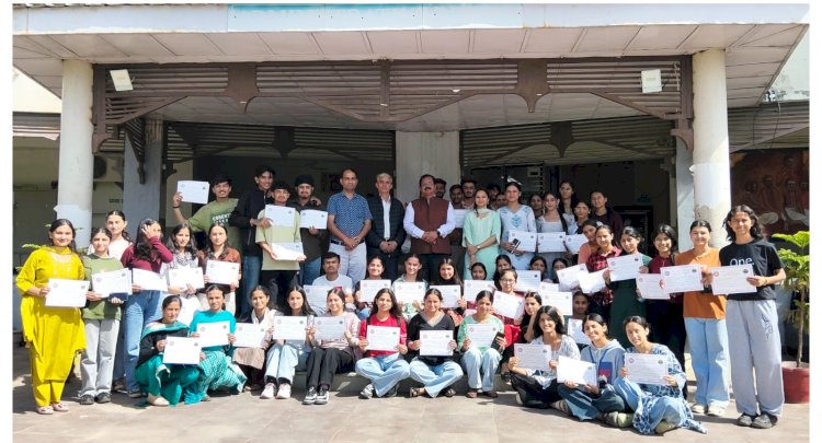 नाहन : राष्ट्रीय सेवा योजना इकाई नाहन के स्नातक उत्तीर्ण 87 स्वयंसेवियों को एनएसएस प्रमाणपत्र वितरित के स्नातक उत्तीर्ण 87 स्वयंसेवियों को एनएसएस प्रमाणपत्र वितरित