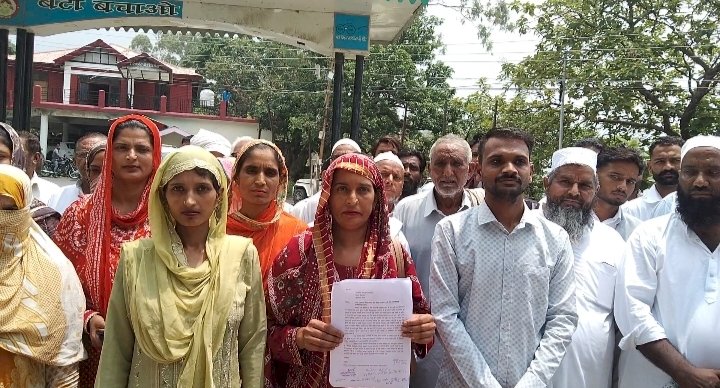 नाहन : मिसरवाला पंचायत के उप-प्रधान पर बैठक में हंगामे और दुर्व्यवहार के आरोप पंचायत की पहली बैठक में ही हुआ हंगामा, उपप्रधान पर बैठक न करने देने का आरोप