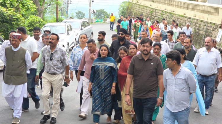नाहन : बनोग–धार क्यारी–जाबल का बाग सड़क को शीघ्र बहाल किया जाए, जनता को राहत दिलाना प्रशासन की प्राथमिकता हो : डॉ. राजीव बिंदल